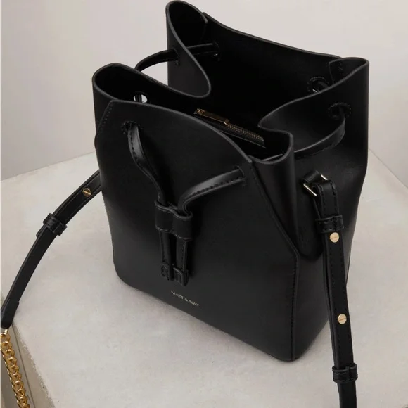 Matt and Nat GRACE VEGAN BUCKET BAG - APPLESKIN™ - Picture 1 of 12